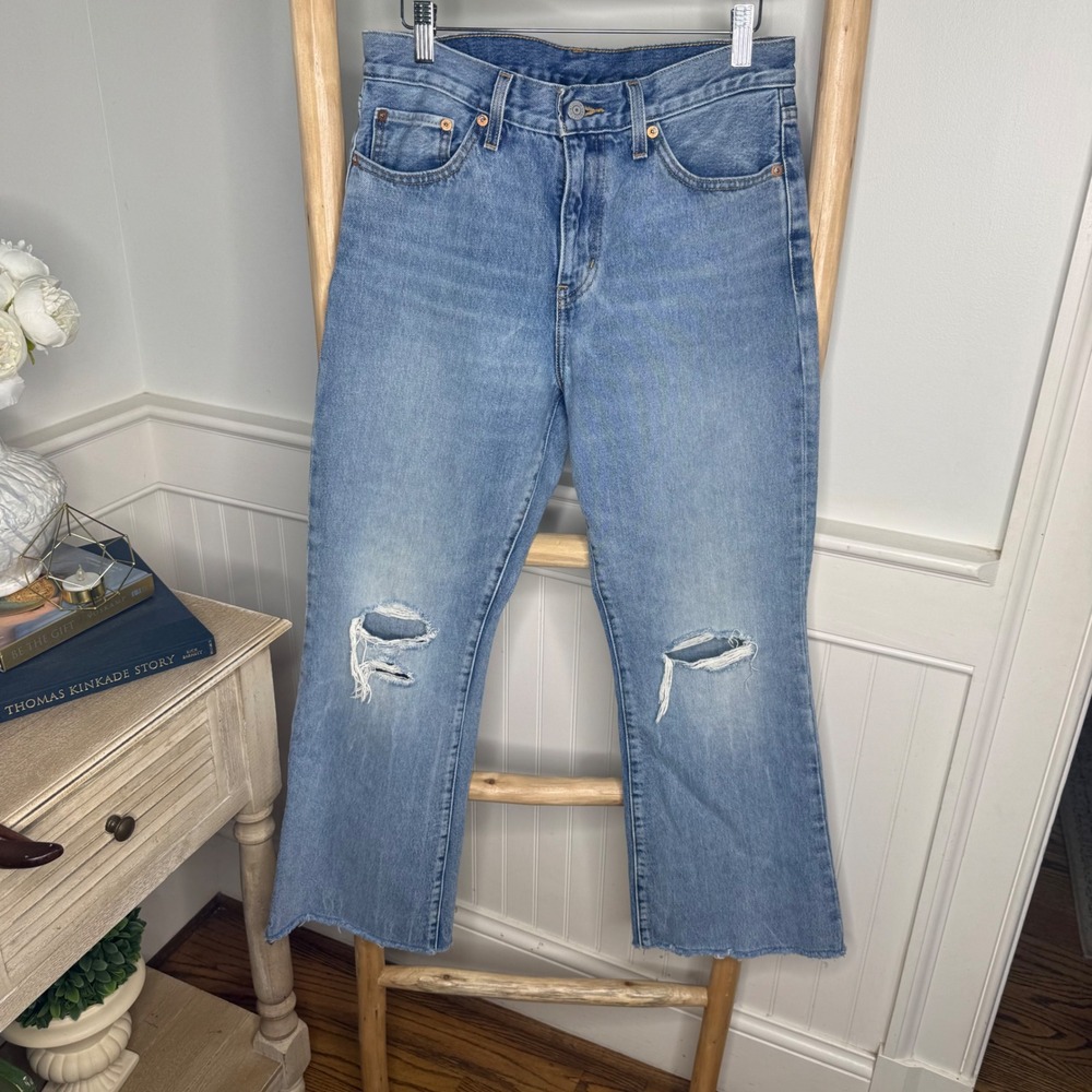 Levis Wedgie Straight Distressed Light Wash Raw Hem Jeans W29 L32 3496